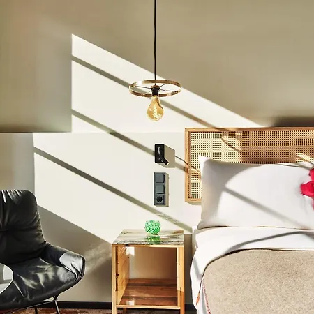Hood House Hotel 3*