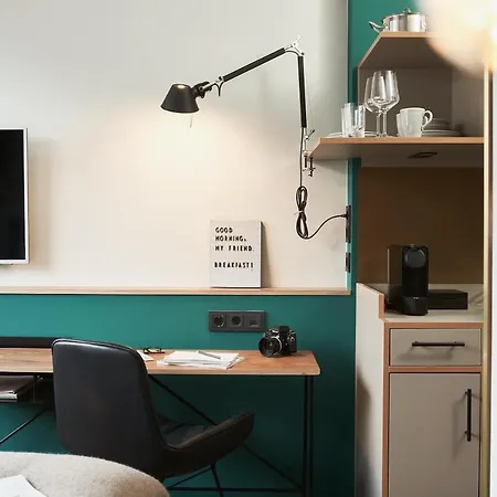 Hood House Hotel 3*