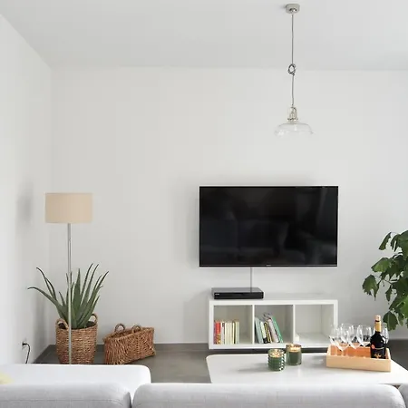 Familienfreundliche Neubauwohnung Mit Terrasse Apartment *