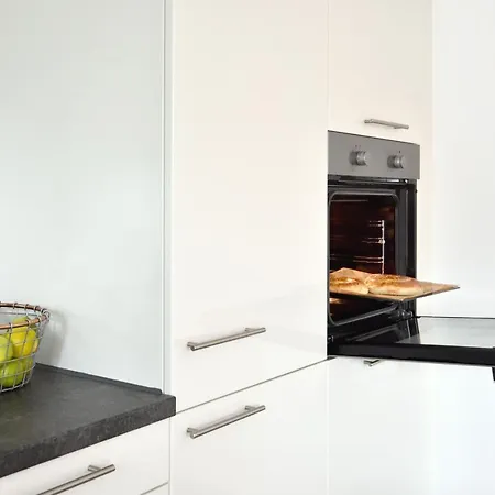 Apartment Familienfreundliche Neubauwohnung Mit Terrasse *