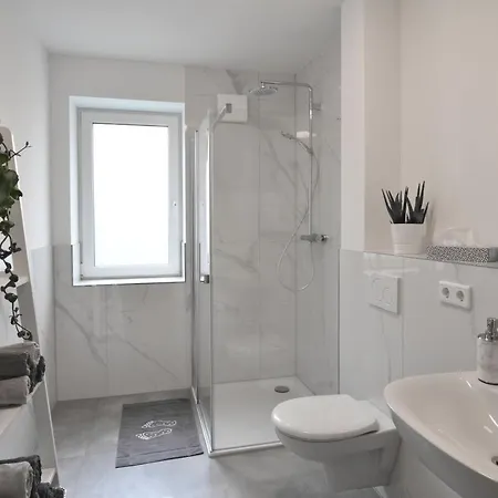 Familienfreundliche Neubauwohnung Mit Terrasse Apartment