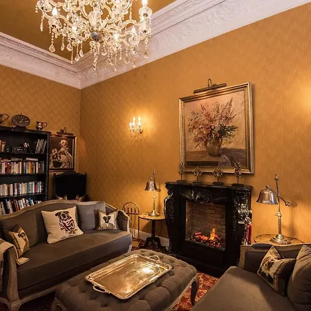House Hotel