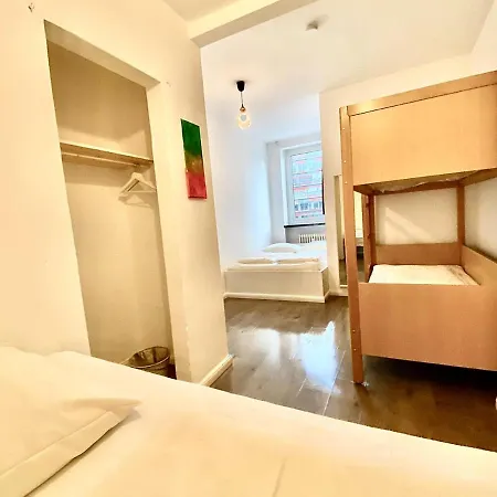 Mac Hostel *
