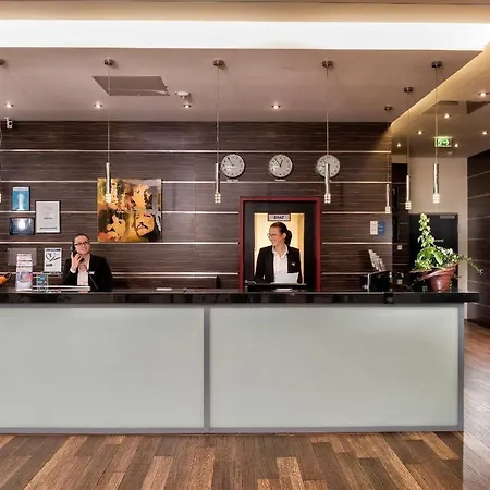 Western Plaza Hotel 4*
