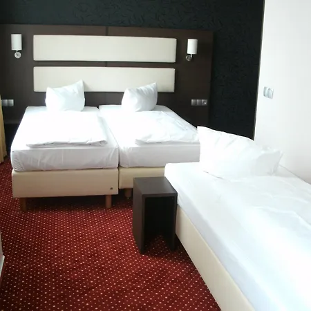 Hotel Plaza Moorfleet 3*