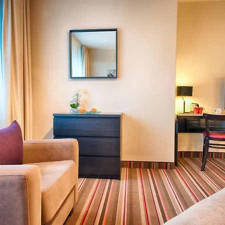 Hotel Leonardo Airport 3*