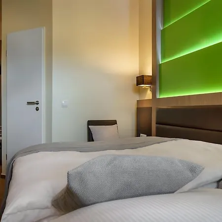 - The Niu, Fusion St. Georg By Ihg Hotel Hamburgo