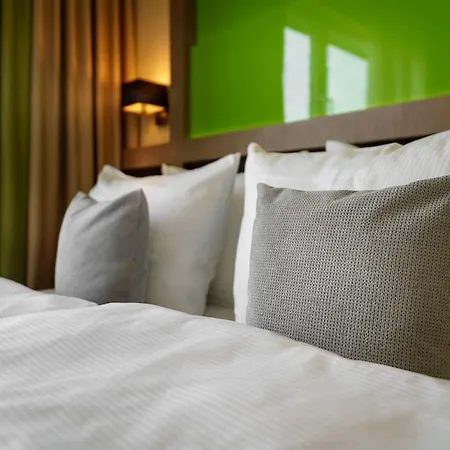 - The Niu, Fusion St. Georg By Ihg Hotel Hamburgo