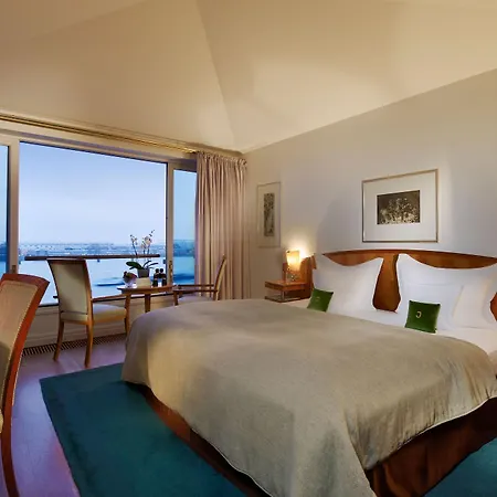 Louis C. Jacob Hotel