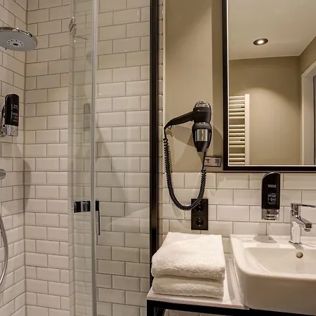 Boutique 125 Airport By Ina Hotell 4*
