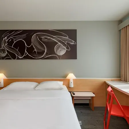 Ibis Alsterring 3*