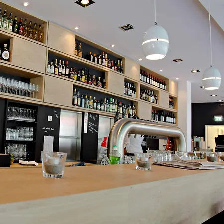 Western Plaza Hotel 4*
