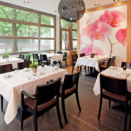Western Plaza Hotel 4*