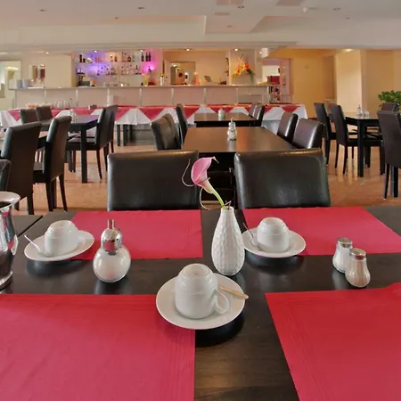 Hotel Plaza Moorfleet 3*