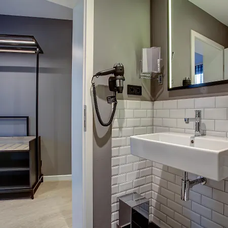 Hotel Vienna House Easy By Wyndham 3*