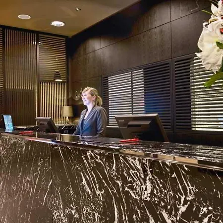 汉堡米歇尔阿迪娜公寓式酒店 4*