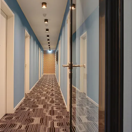 Boutique 125 Airport By Ina Hotell 4*