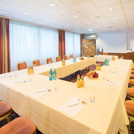 Western International Hotel 3*