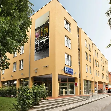 Western Plaza Hotel 4*