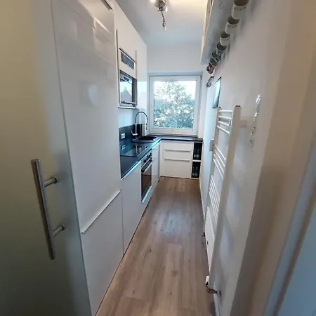 Apartment Zentrale 3-zi.-wohnung, 3 Gehminuten U-burgstrasse U2 *