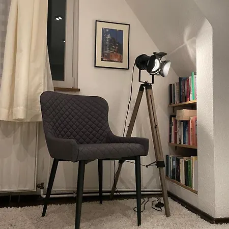 - Hh Airport Bed & Breakfast