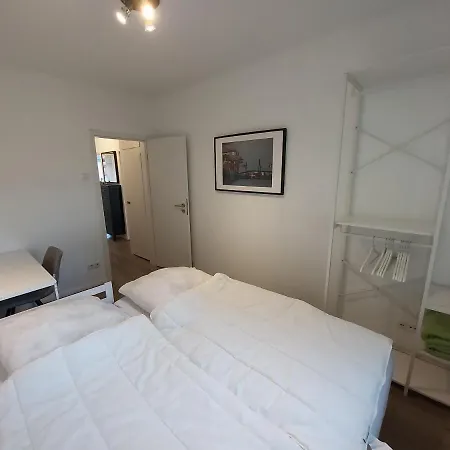 Zentrale 3-zi.-wohnung, 3 Gehminuten U-burgstrasse U2 *