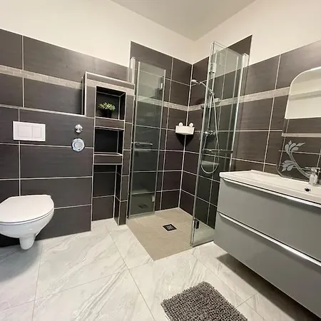 Fully Equipped 3 5 Bed Apartment