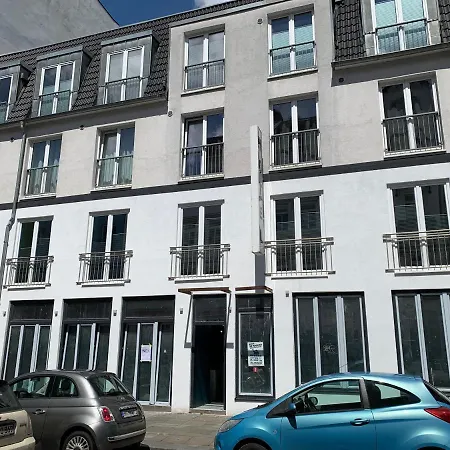 Little No. 1 Apartment *