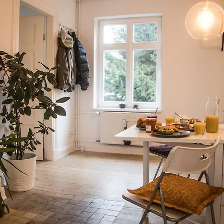 Doppelbett In Heller Appartement