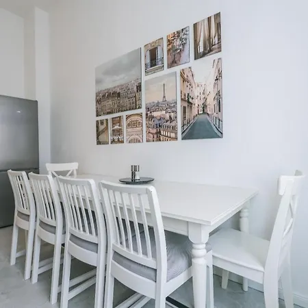 Apartment Zentral Gelegenes Premium-apartment Mit Viel Tageslicht Hamburg