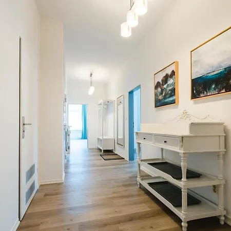 Zentral Gelegenes Premium-apartment Mit Viel Tageslicht Apartment