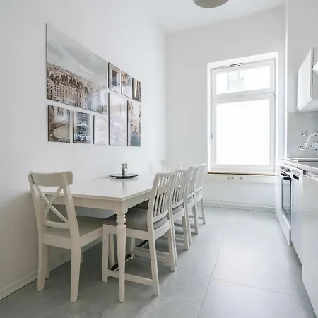 Apartment Zentral Gelegenes Premium-apartment Mit Viel Tageslicht