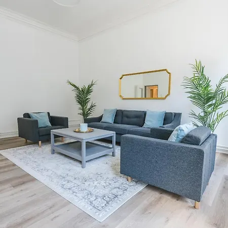 Zentral Gelegenes Premium-apartment Mit Viel Tageslicht Apartment