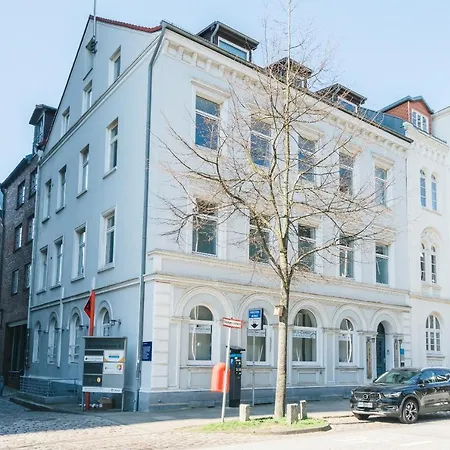 Apartment Zentral Gelegenes Premium-apartment Mit Viel Tageslicht *