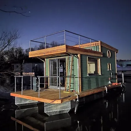 Besonderer Urlaub Auf Hausboot Tystnaden Botel