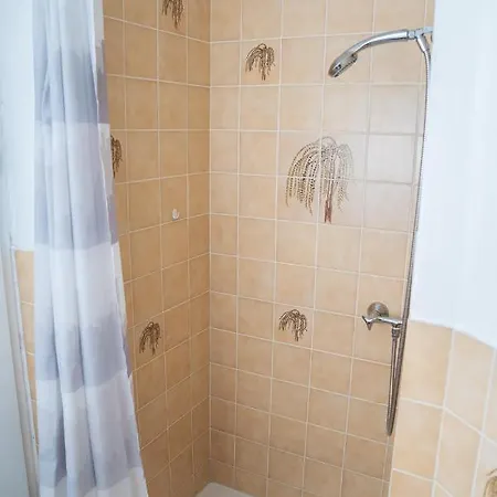 Spacious 3 Bedroom *