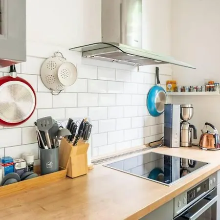 Grosszuegige Altbauwohnung In Bestlage *