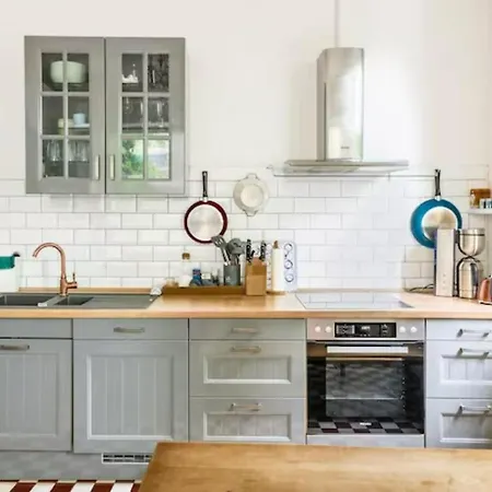 Apartment Grosszuegige Altbauwohnung In Bestlage