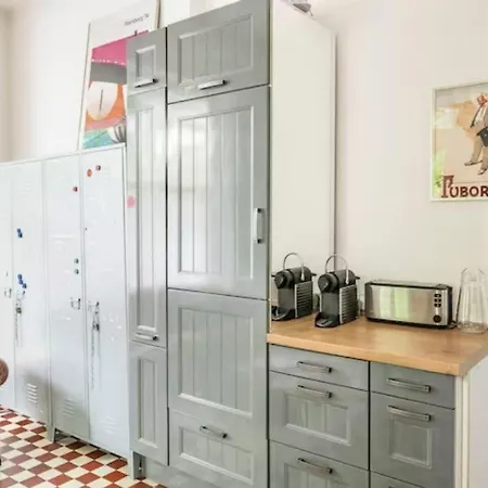 Grosszuegige Altbauwohnung In Bestlage Apartment