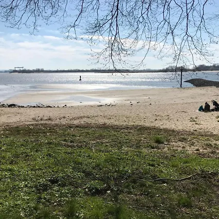 Urlaub Am Elbstrand - In Blankenese Mit Naturblick *