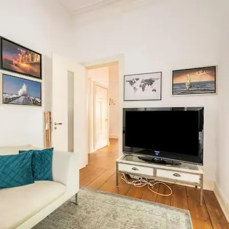 Grosszuegige Altbauwohnung In Bestlage Apartment