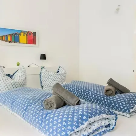 Grosszuegige Altbauwohnung In Bestlage Apartment Hamburg