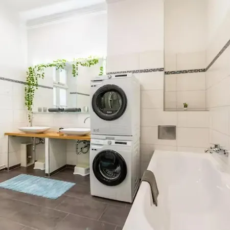 Apartment Grosszuegige Altbauwohnung In Bestlage Hamburg