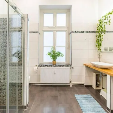Apartment Grosszuegige Altbauwohnung In Bestlage *