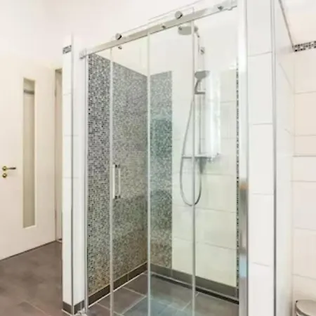 Grosszuegige Altbauwohnung In Bestlage Apartment *