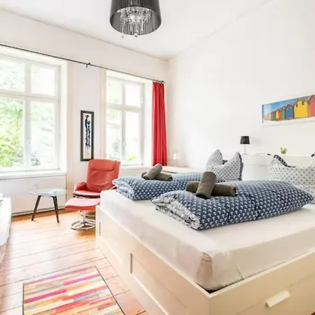 Grosszuegige Altbauwohnung In Bestlage *