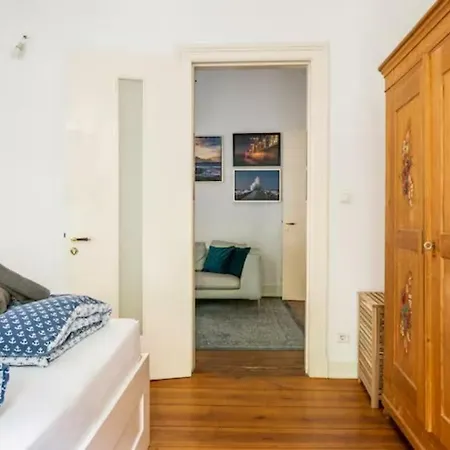 Apartment Grosszuegige 185m2-altbauwohnung In Bestlage 7zimmer-2baeder-2kuechen-2wcs Hamburg
