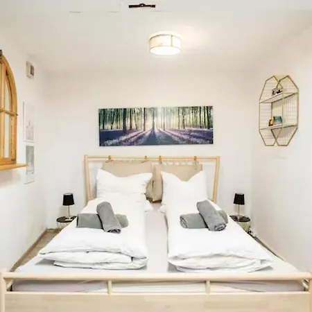 Grosszuegige 185m2-altbauwohnung In Bestlage 7zimmer-2baeder-2kuechen-2wcs Hamburg