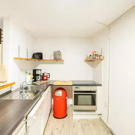 Grosszuegige 185m2-altbauwohnung In Bestlage 7zimmer-2baeder-2kuechen-2wcs Hamburg