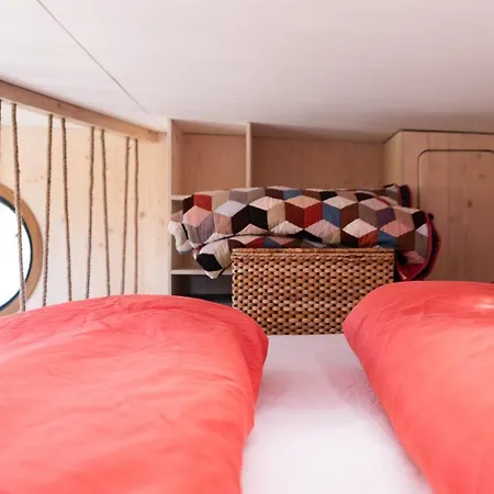 Besonderer Urlaub Auf Hausboot Tystnaden Botel Hamburg